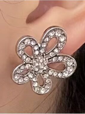 Silver Rhinestone Flower Stud Earrings*
